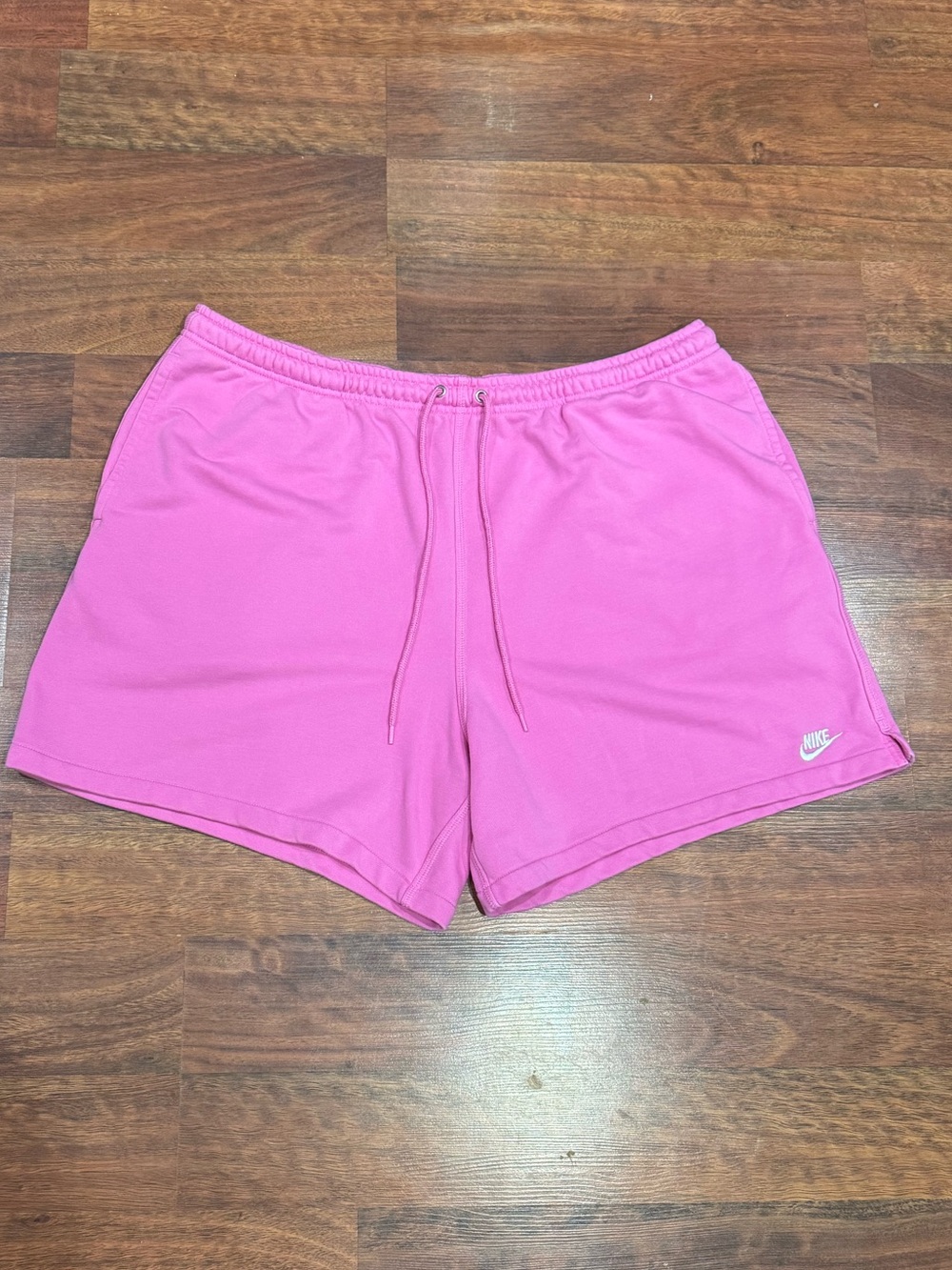 Nike - Nike Club Men's French Terry Flow Shorts in Playful Pink
